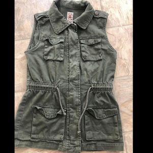 *SOLD* Olive green military cargo vest
